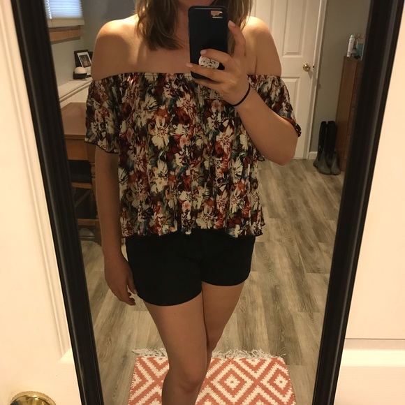 Never worn forever 21 off the shoulder top - Picture 2 of 3